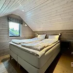 Casa de Férias High Standard At Sauna, Hot Tub & Trails Right Outside