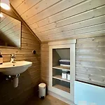 High Standard At Sauna, Hot Tub & Trails Right Outside Дом отдыха *