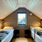 Дом отдыха High Standard At Sauna, Hot Tub & Trails Right Outside *
