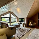 Дом отдыха High Standard At Sauna, Hot Tub & Trails Right Outside